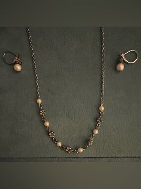 Delicate Pearl & Flower Chain Necklace Vintage 16"